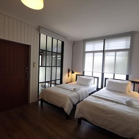 Liaw Base House Vandrehjem Bangkok Eksteriør billede