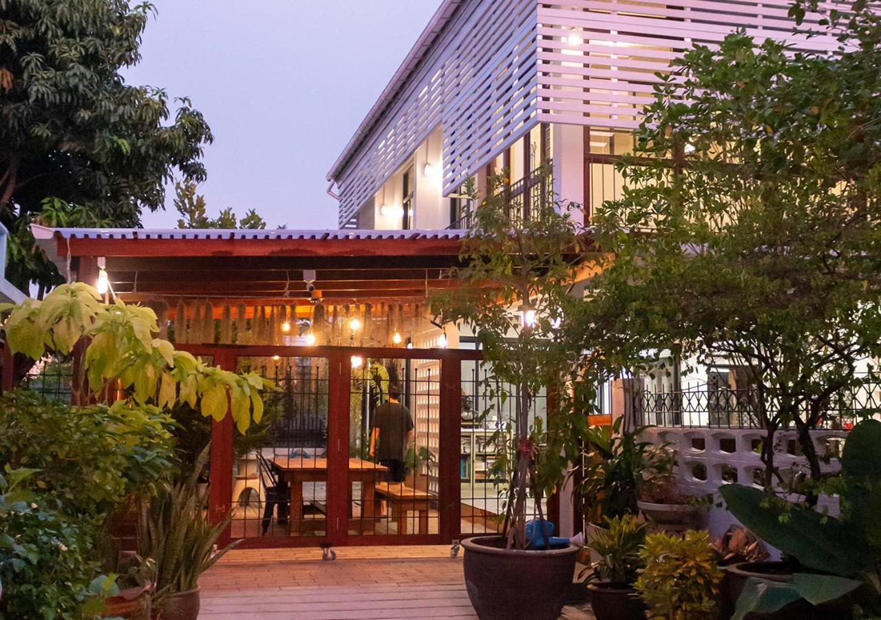 Liaw Base House Vandrehjem Bangkok Eksteriør billede